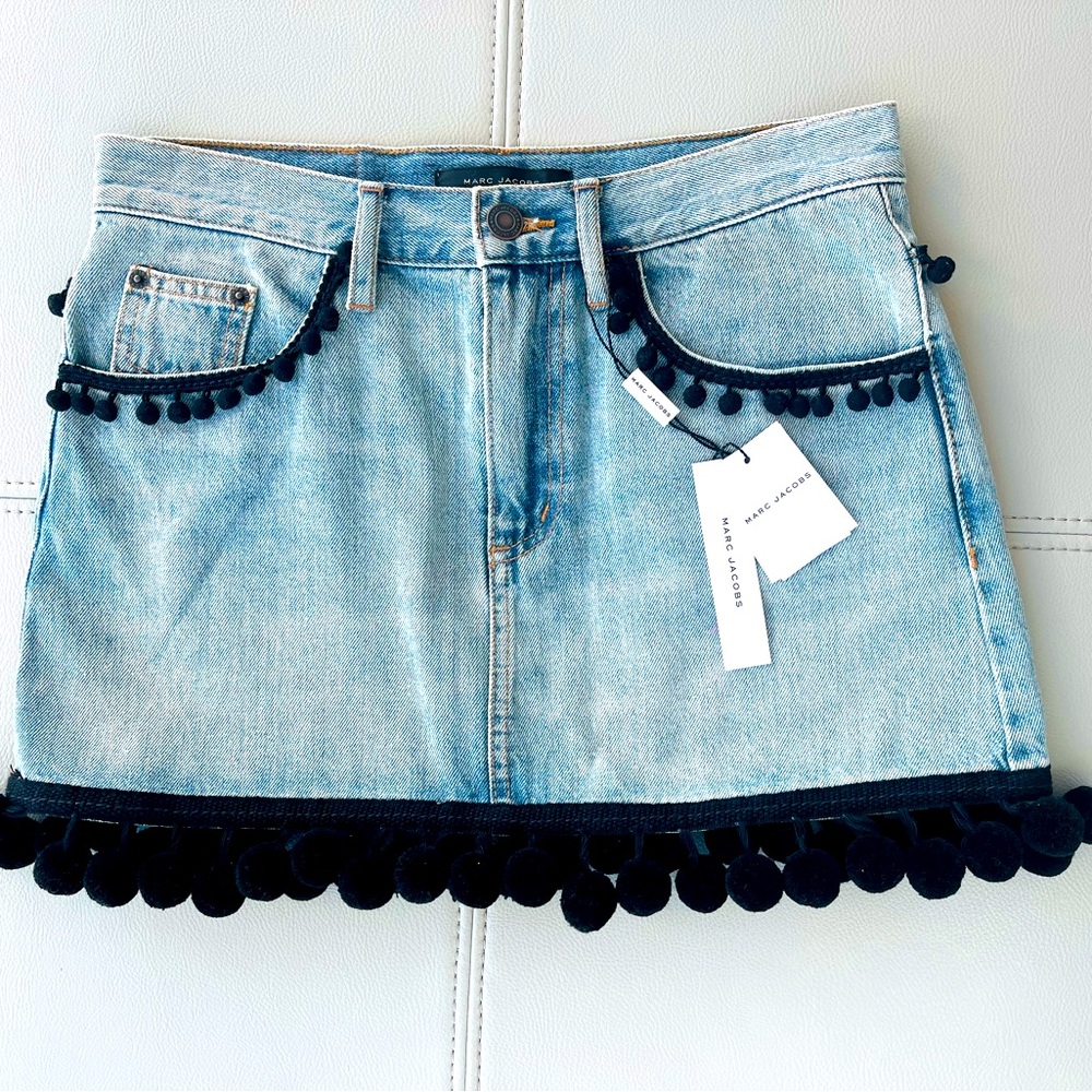 NWT MARC JACOBS
Pompom-embellished Blue Jean Denim Mini Skirt EU Size 25 Indigo